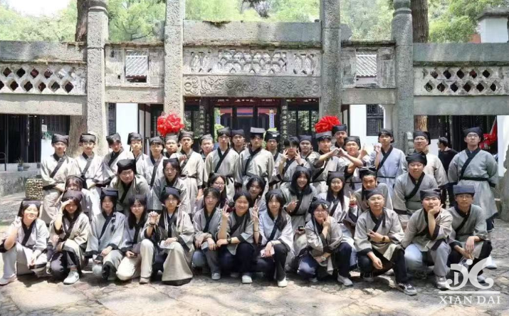 探寻历史足迹，传承红色精神｜南昌现代外国语学校开展研学活动