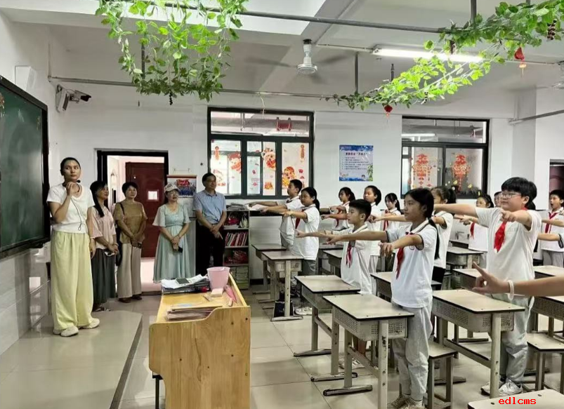 诗词进校园，教育启新篇|南昌现代外国语学校迎接江西省诗词学会会长莅临指导工作