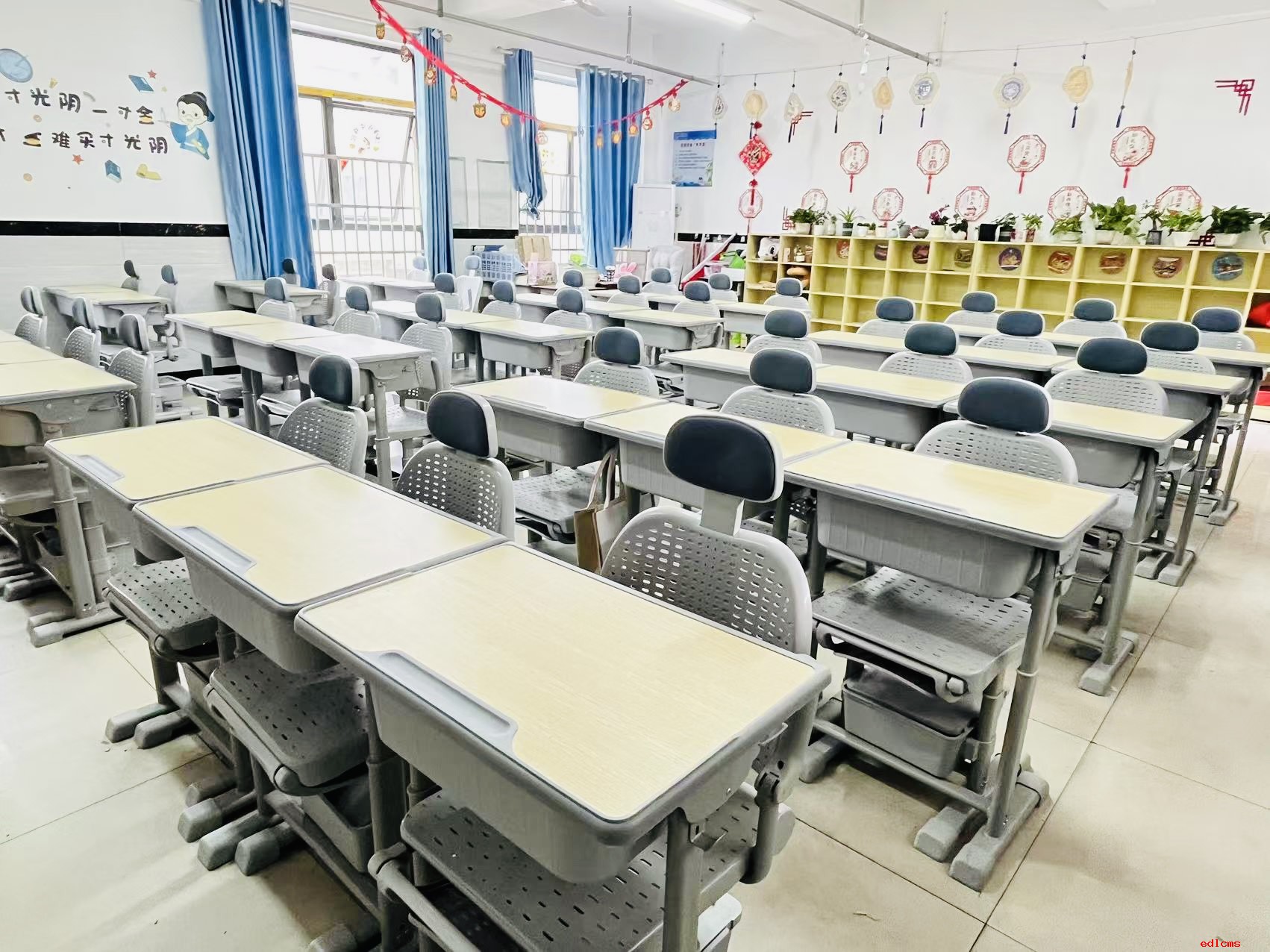 小学教室.jpg